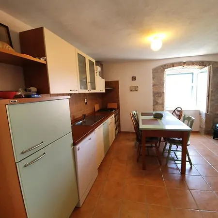 Mistral Apartment *