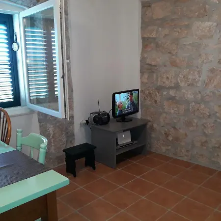 Mistral Apartment *